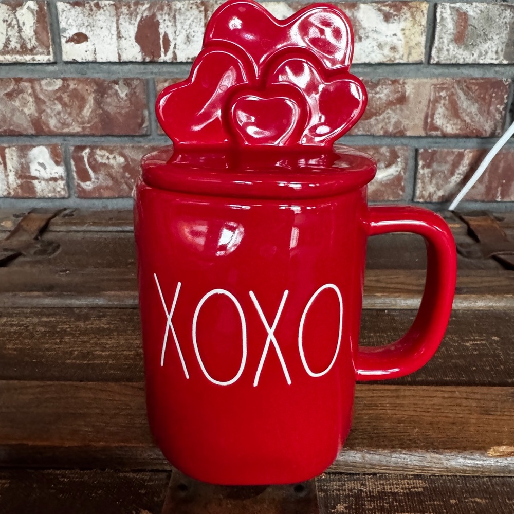 Rae Dunn “XOXO” mug w/lid